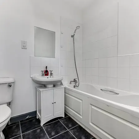 Large Group & Contractor Booking! Duplex W/Parking Milton Keynes Exterior photo