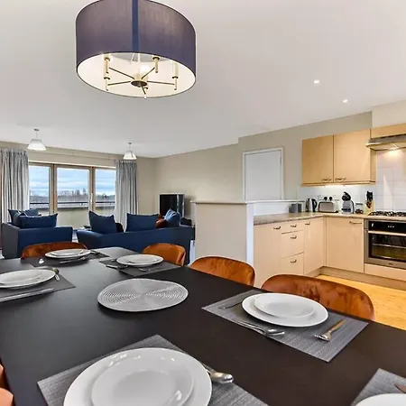 Large Group & Contractor Booking! Duplex W/Parking Milton Keynes Exterior photo