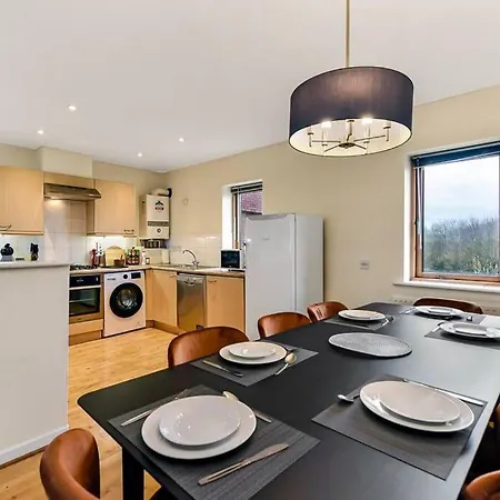 Large Group & Contractor Booking! Duplex W/Parking Milton Keynes Exterior photo