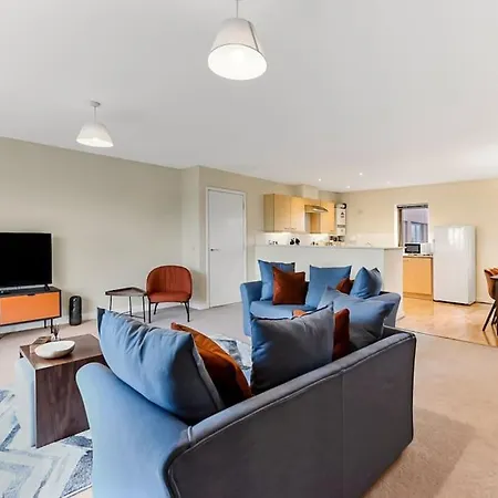 Large Group & Contractor Booking! Duplex W/Parking Milton Keynes Exterior photo